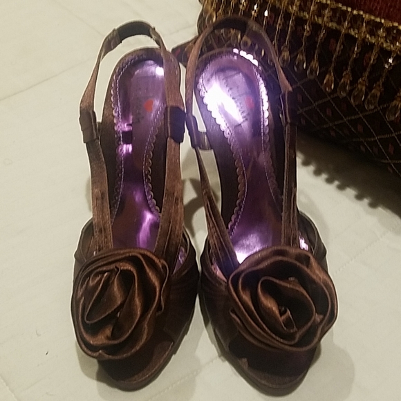 🥀NWT Fabulous satin shoes - Picture 2 of 8